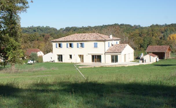 Maison de campagne avec un grand terrain